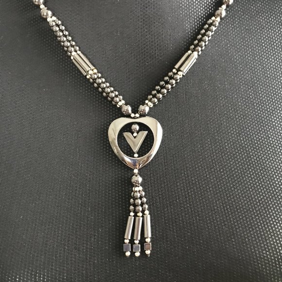 🌻 🌸 Hematite Necklace – Bold Geometic Design – Pristine Condition - Picture 3 of 11